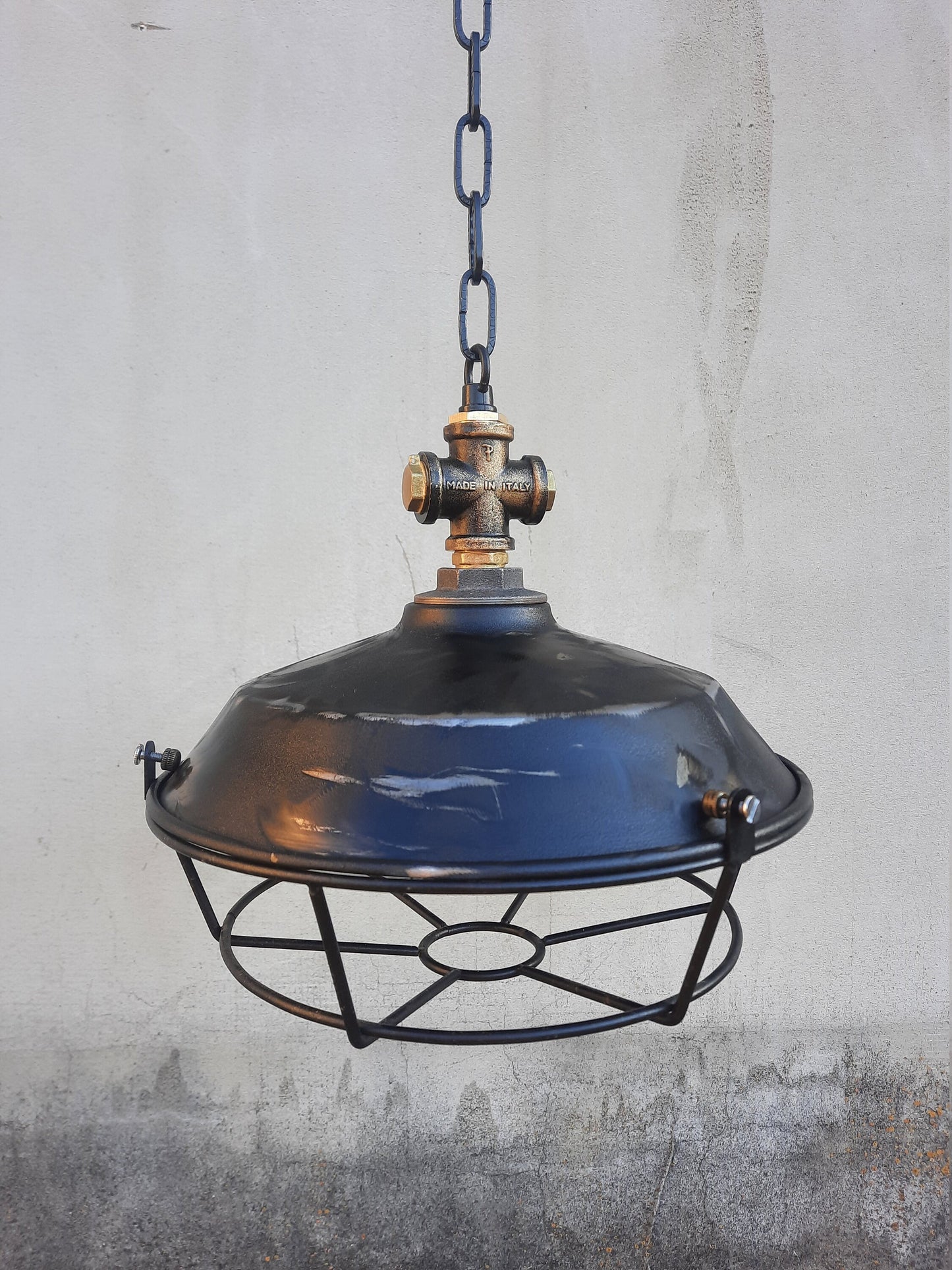 Industrial pendant lamp.Ceiling rustic chandelier