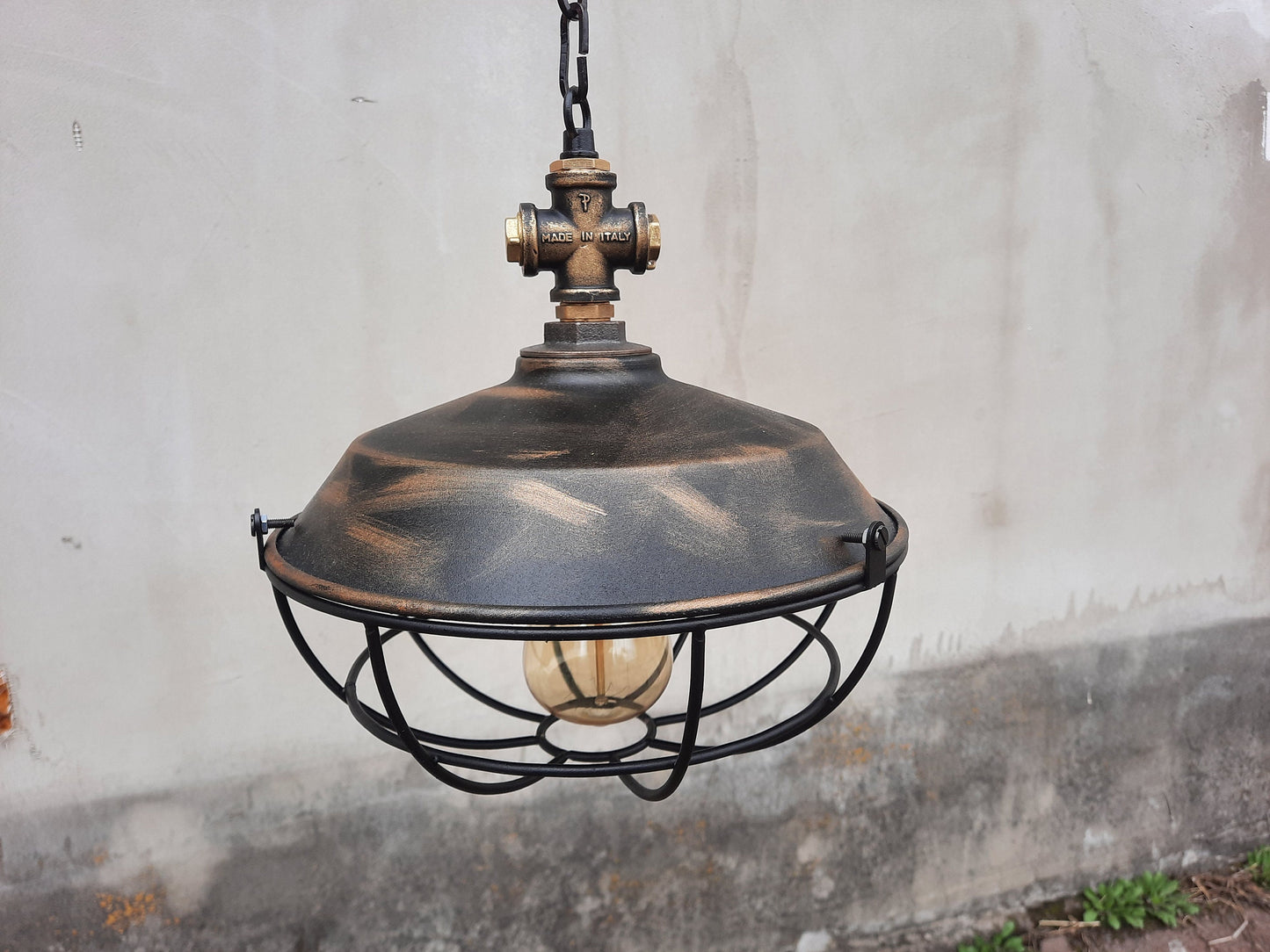 Industrial pendant chandelier. Ceiling rustic lighting for a country house.Farmhouse lights.