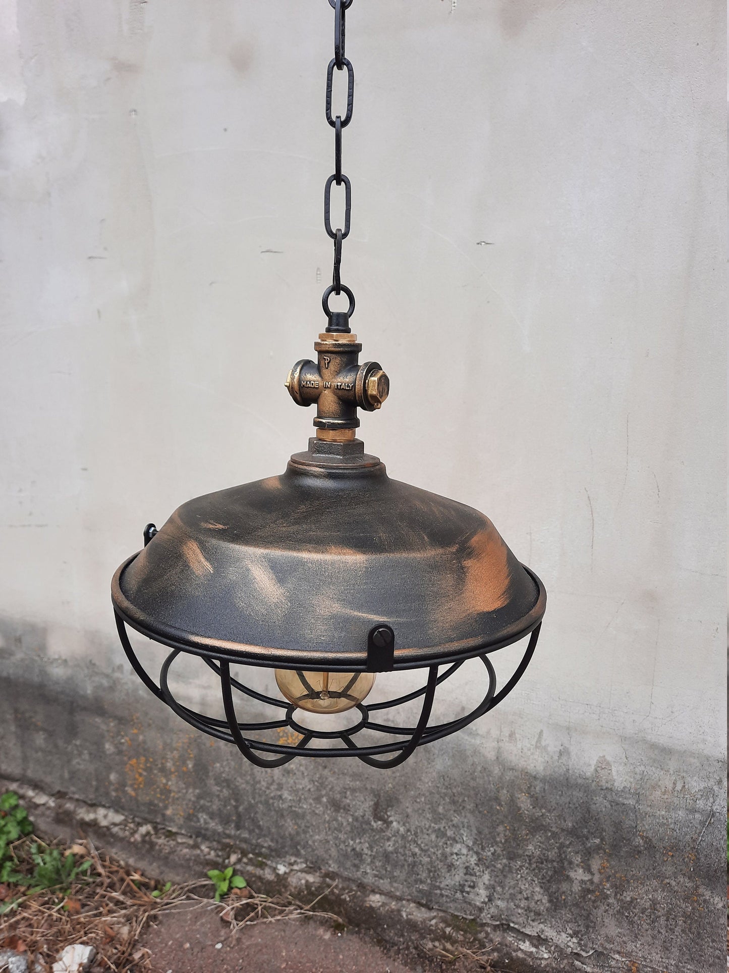 Industrial pendant chandelier. Ceiling rustic lighting for a country house.Farmhouse lights.